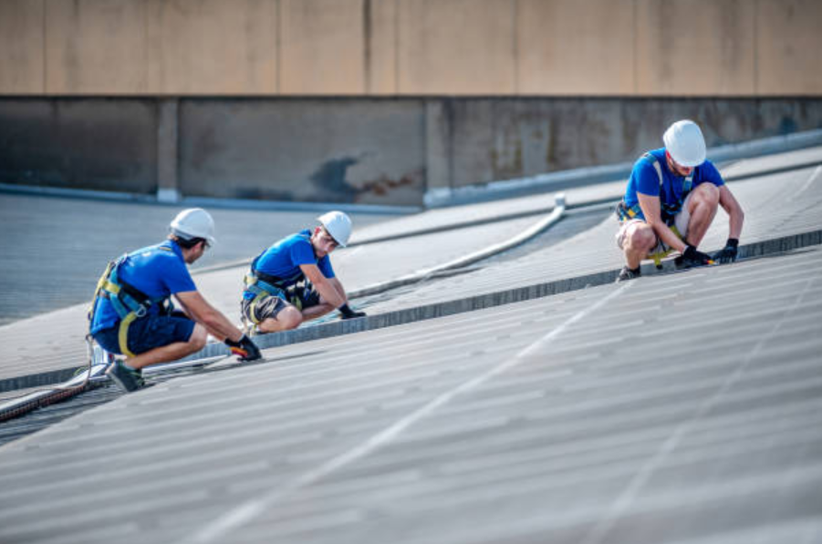 How Commercial Roofing Companies Minimize Operational Disruptions