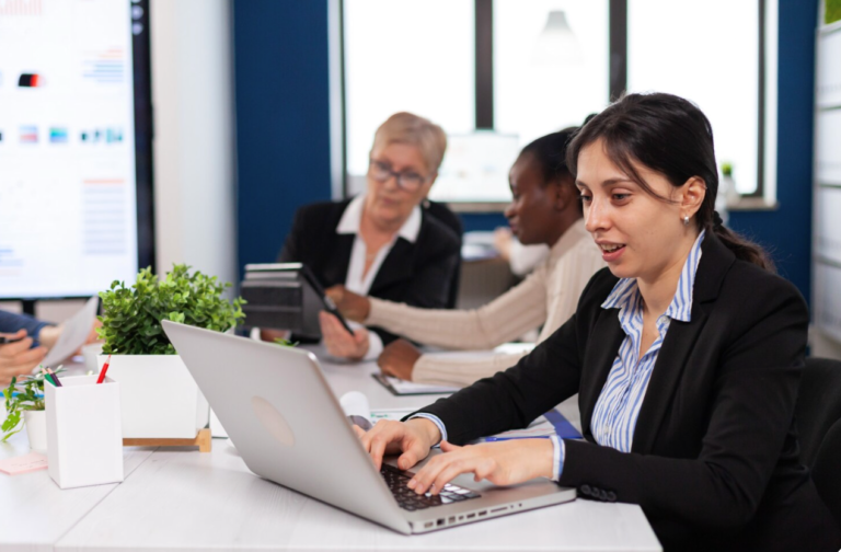 Job Management Software UK: What Should Trades Businesses Look For?