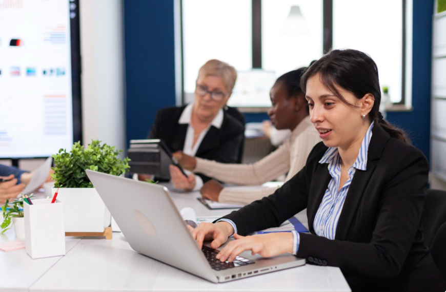 Job Management Software UK: What Should Trades Businesses Look For?